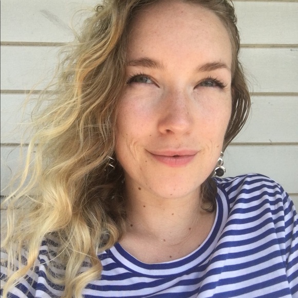 Meet your Posher, Ayla - Picture 3 of 4